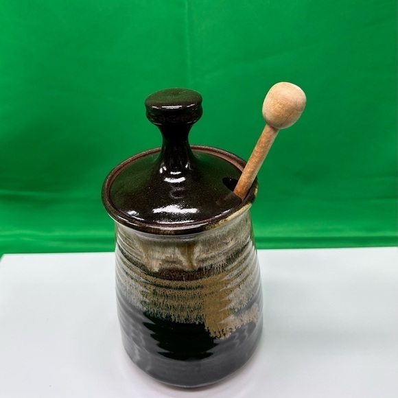 Handcrafted Stoneware Pottery Honey Pot Jar With Lid And Wood Dipper - Picture 4 of 10